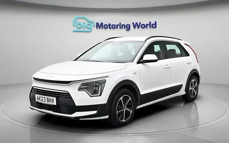 Gebraucht Kia Niro 141 PS (103 kW) 2023 Weiß SUV