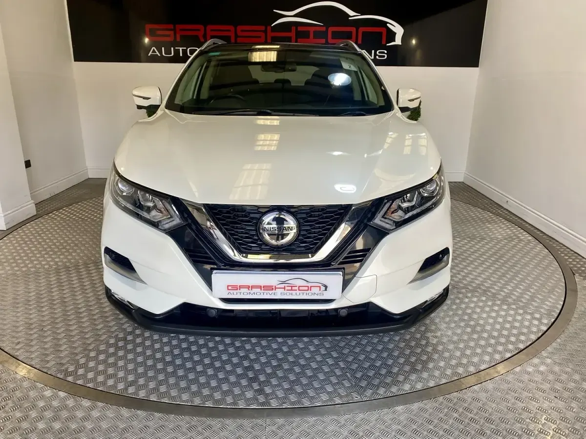 Used Nissan Qashqai N-Connecta 2019 White SUV