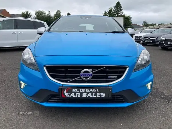 Used Volvo V40 R-Design 115 HP (84 kW) 2014 Blue Hatchback
