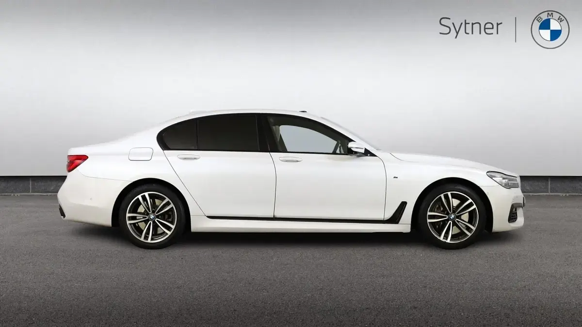 Used BMW 750 M Sport 444 HP (326 kW) 2016 White Sedan