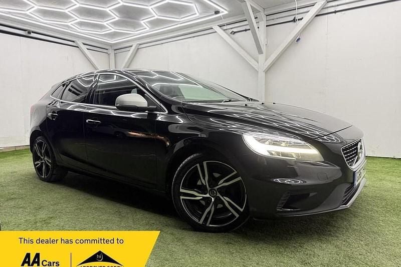 Used Volvo V40 R-Design Pro 120 HP (88 kW) 2018 Black Hatchback