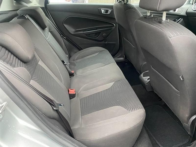 Used Ford Fiesta Zetec 75 HP (55 kW) 2015 Silver Hatchback