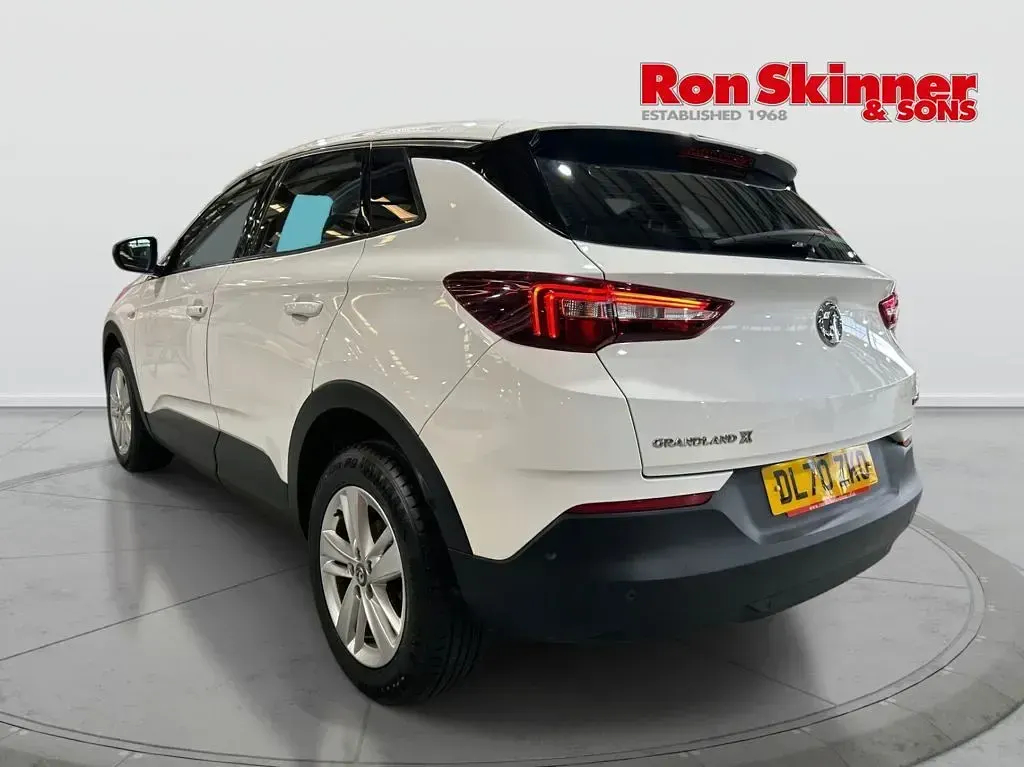 Used Vauxhall Grandland X Business Edition 130 HP (95 kW) 2021 White SUV