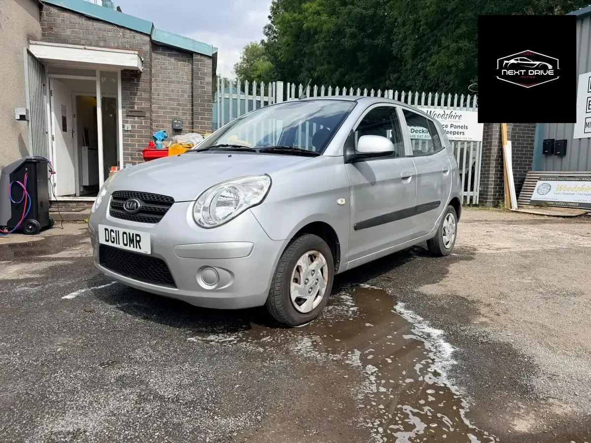 Used Kia Picanto 60 HP (44 kW) 2011 Silver Hatchback