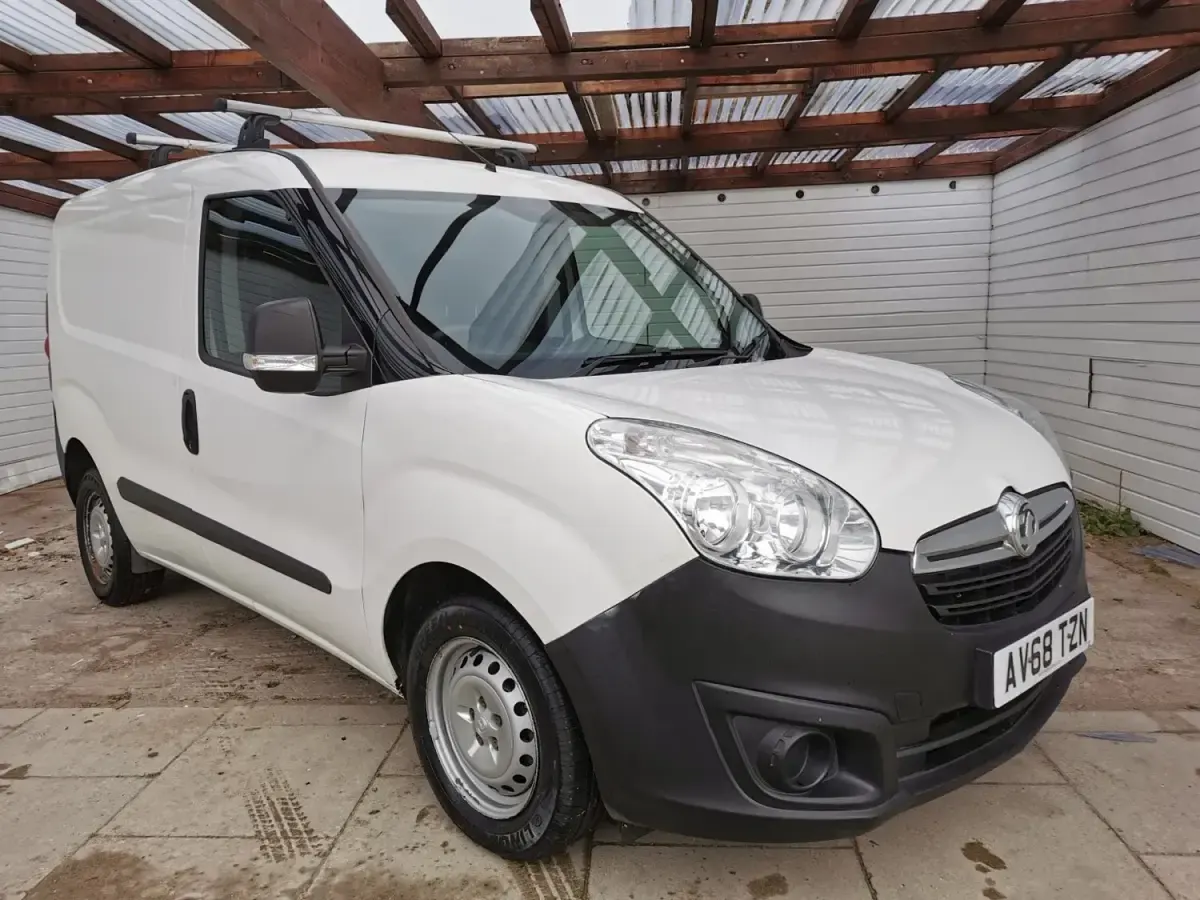 Begagnad Vauxhall Combo 95 HK (69 kW) 2018 Vit Minibuss