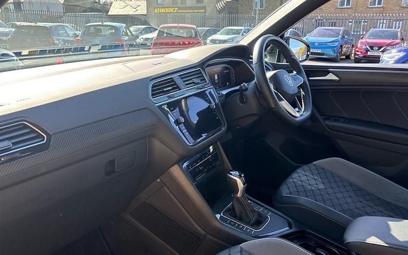 Usado VW Tiguan R-line 150 HP (110 kW) 2023 Preto SUV