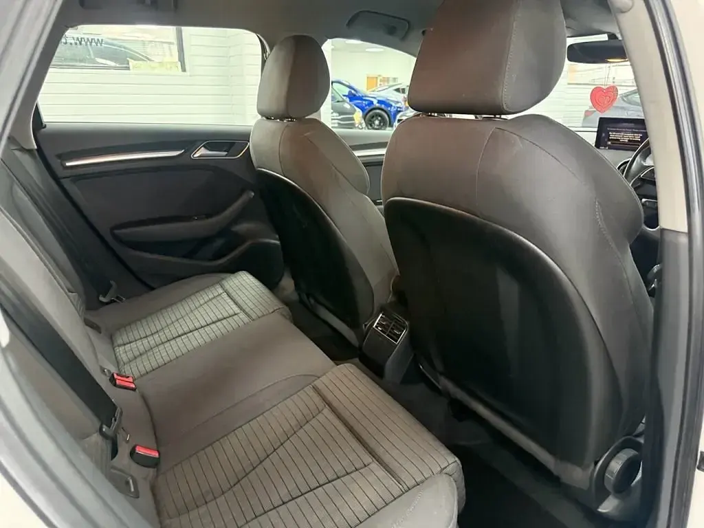 Begagnad Audi A3 Sport 150 HK (110 kW) 2018 Vit Sedan