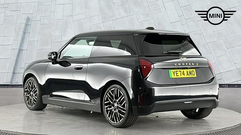 Used Mini Cooper SE Hatch 158 kW (215 HP) 2024 Black Hatchback