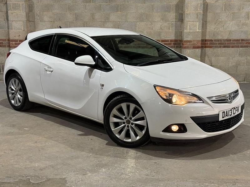 White Used 2013 Vauxhall Astra SRi Coupe | £1,490 (Good price) - Image 1/4