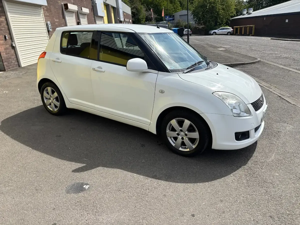 Used Suzuki Swift GLX 102 HP (75 kW) 2008 White Hatchback