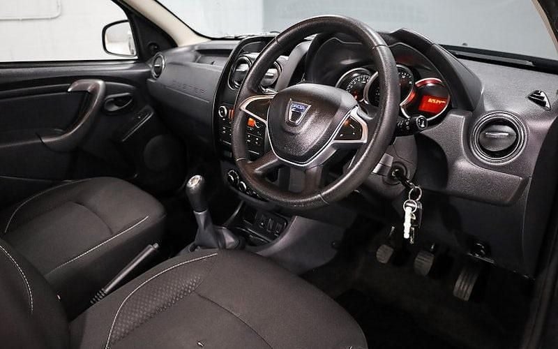 Second-hand Dacia Duster Ambiance 114 CP (83 kW) 2017 Gri SUV
