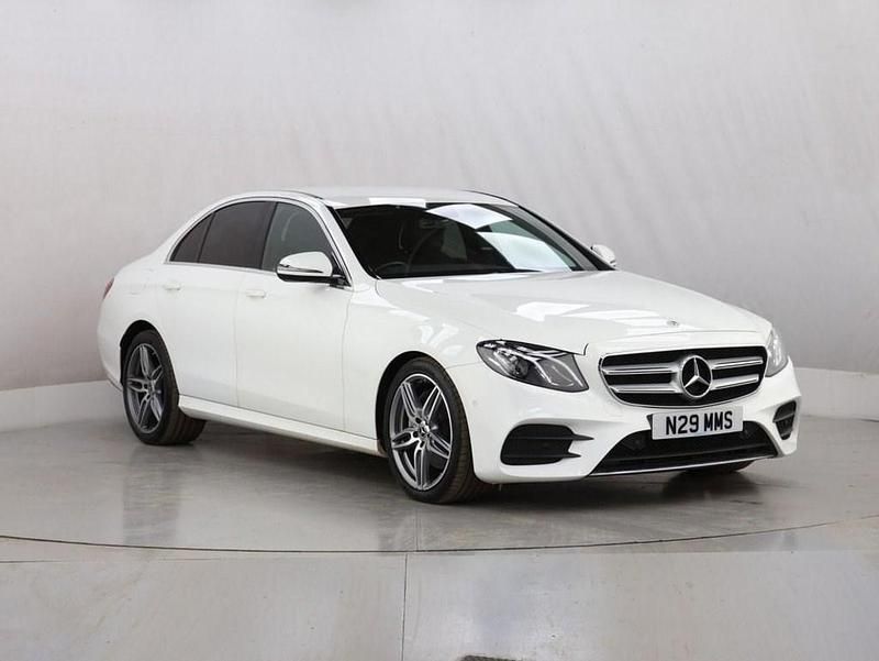Usado Mercedes E220 AMG line 194 CV (142 kW) 2019 Blanco Berlina