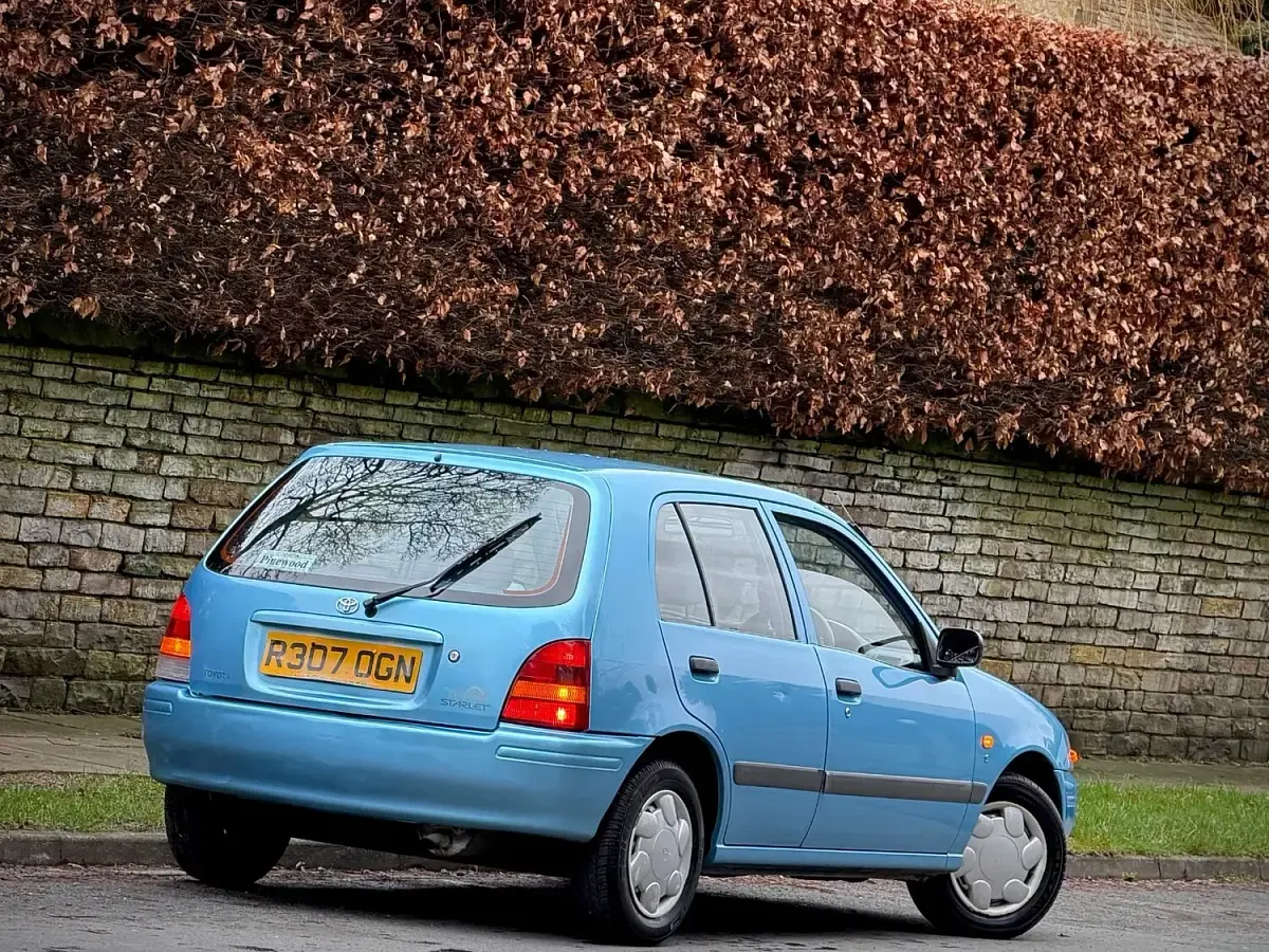 Used Toyota Starlet 75 HP (55 kW) 1998 Blue Hatchback