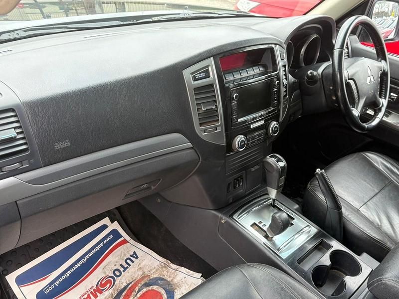 Used Mitsubishi Shogun 187 HP (137 kW) 2017 Green SUV