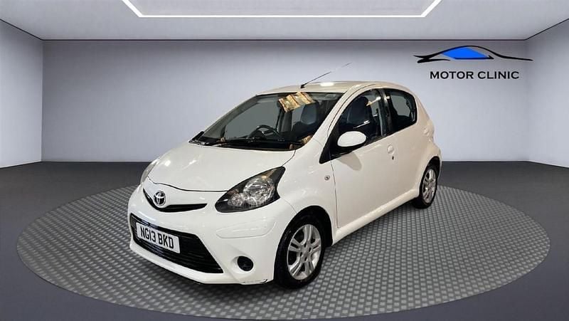 Used Toyota Aygo 68 HP (50 kW) 2013 White Hatchback