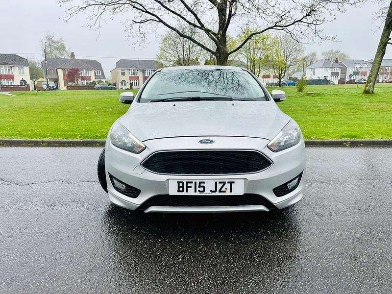 Used Ford Focus Zetec 125 HP (91 kW) 2015 Silver Hatchback