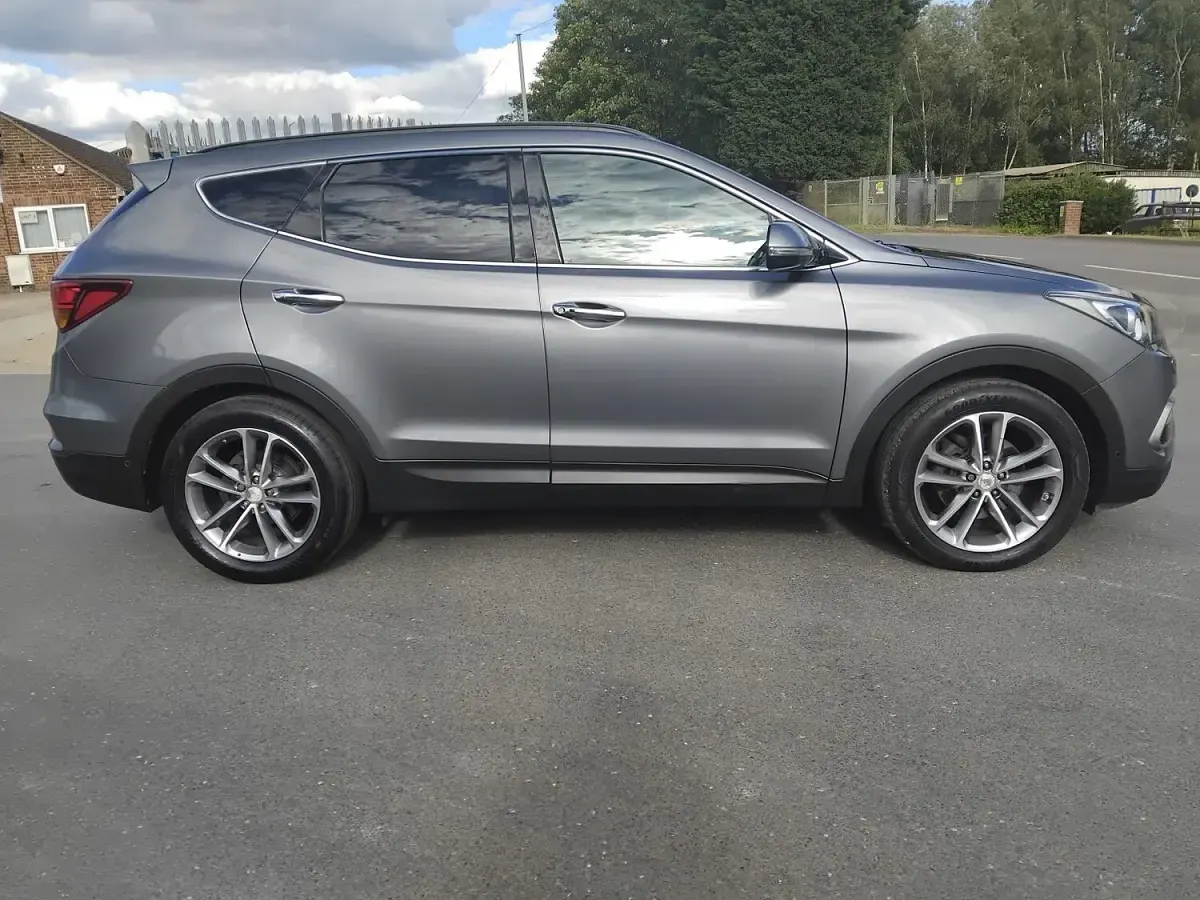 Used Hyundai Santa Fe SE 200 HP (147 kW) 2017 Silver SUV