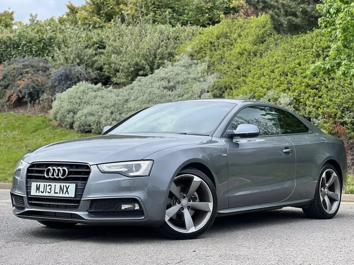 Begagnad Audi A5 Black Edition 177 HK (130 kW) 2013 Grå Sportkupé