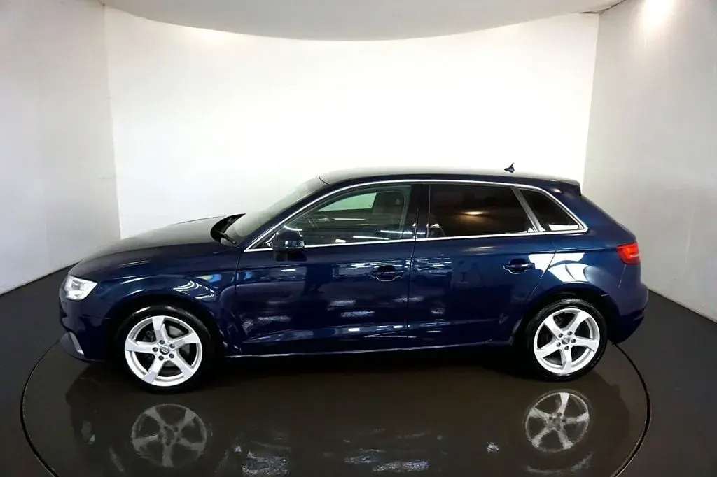 Used Audi A3 Sportback Sport 116 HP (85 kW) 2016 Blue Hatchback