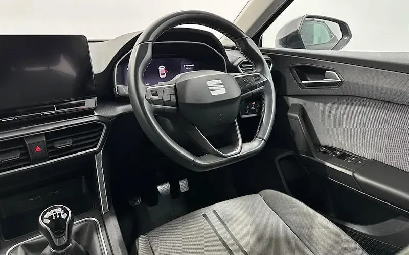 Used Seat Leon SE Dynamic 110 HP (80 kW) 2021 Black Hatchback