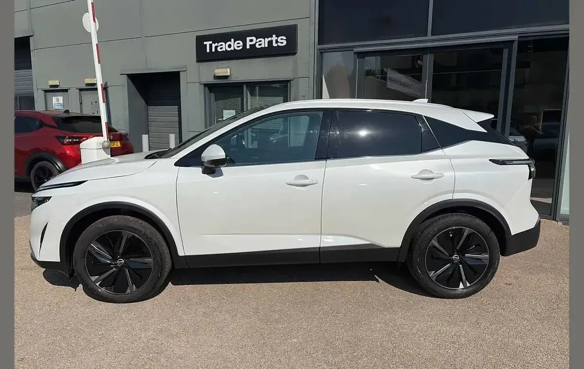 New Nissan Qashqai Tekna 138 HP (101 kW) 2025 White SUV