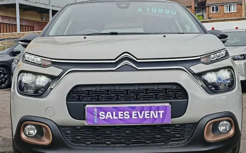 Used Citroën C3 PureTech 83 HP (61 kW) 2023 Brown Hatchback