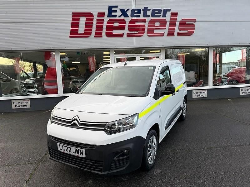 Used Citroën Berlingo 100 HP (73 kW) 2022 White MPV