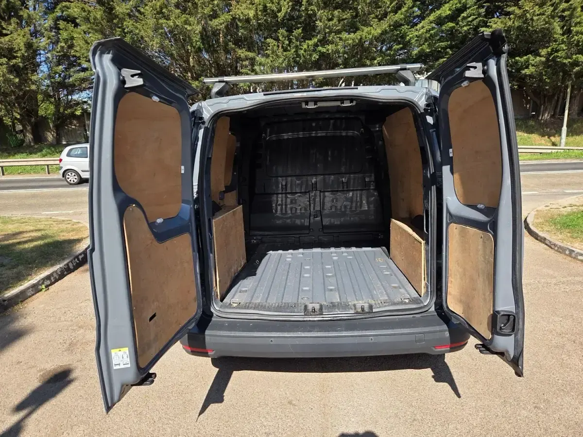 Usado VW Caddy S 102 CV (75 kW) 2023 Gris Monovolumen