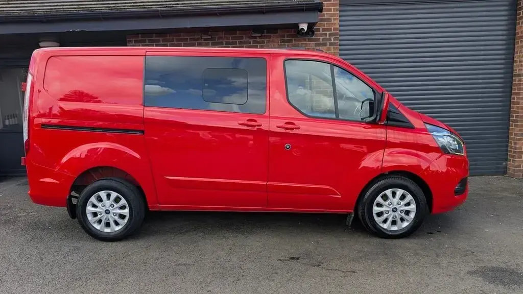 Used Ford 300 Limited 170 HP (125 kW) 2022 Red Van