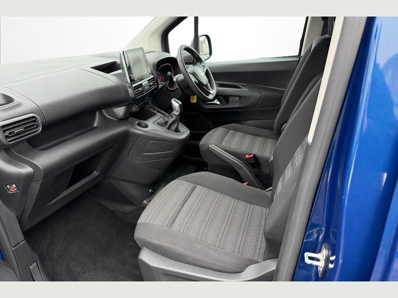 Used Vauxhall Combo S 99 HP (72 kW) 2020 Blue MPV