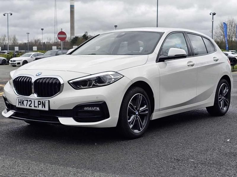 Used BMW 118 Sport Line 134 HP (98 kW) 2022 White Hatchback