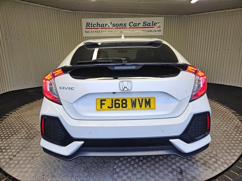 Used Honda Civic Sport 126 HP (92 kW) 2018 White Hatchback