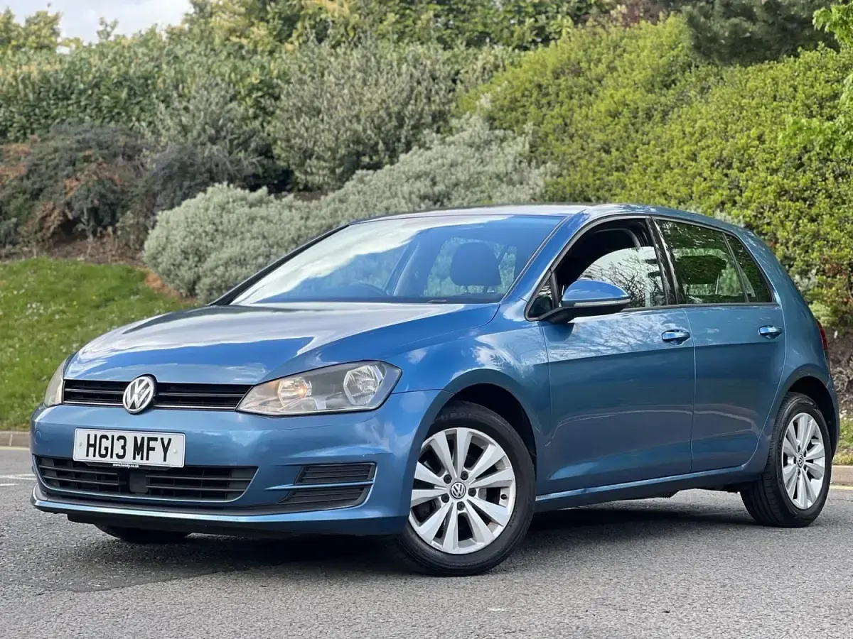 Second-hand VW Golf VII SE 105 CP (77 kW) 2013 Albastru Hatchback