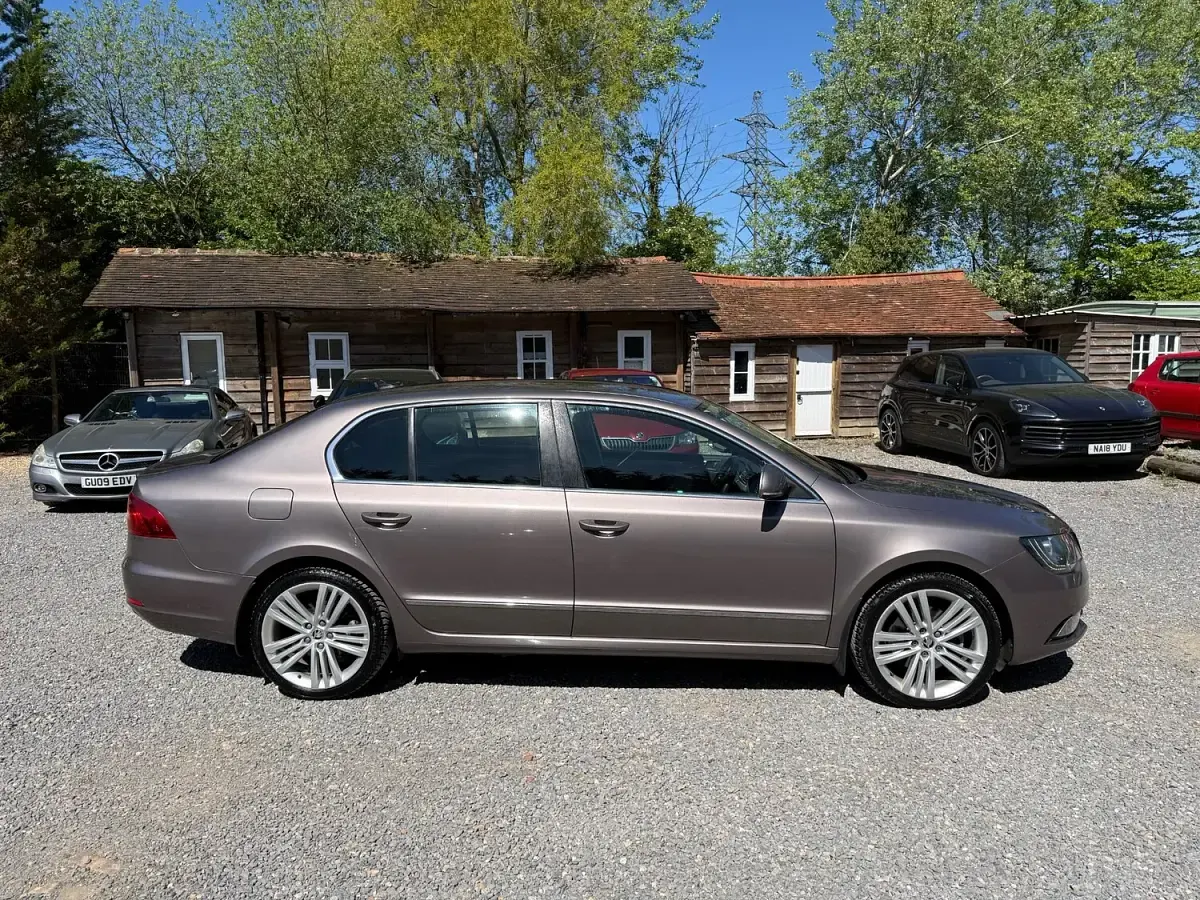 Used Skoda Superb Elegance 170 HP (125 kW) 2014 Purple Hatchback