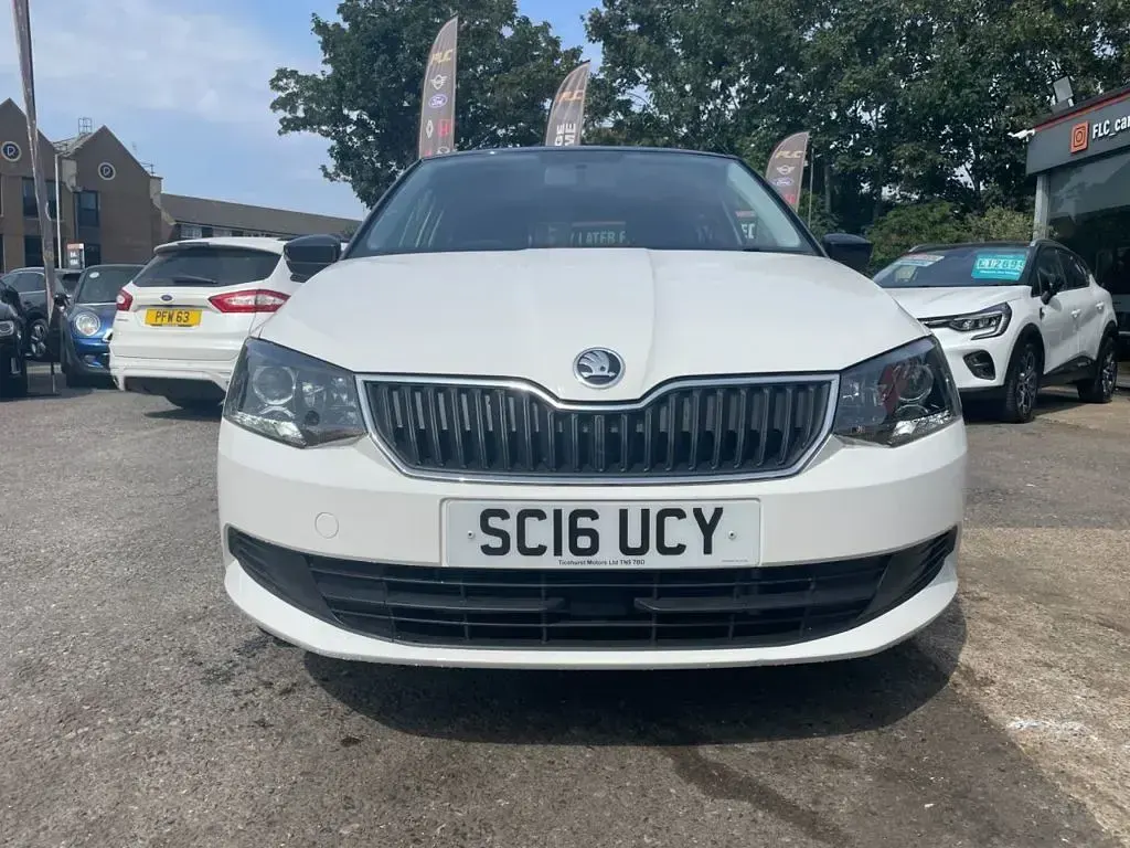 Used Skoda Fabia Colour Edition 75 HP (55 kW) 2016 White Hatchback