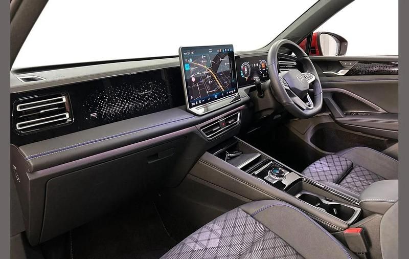 Used VW Tiguan R-line 150 HP (110 kW) 2025 Red SUV