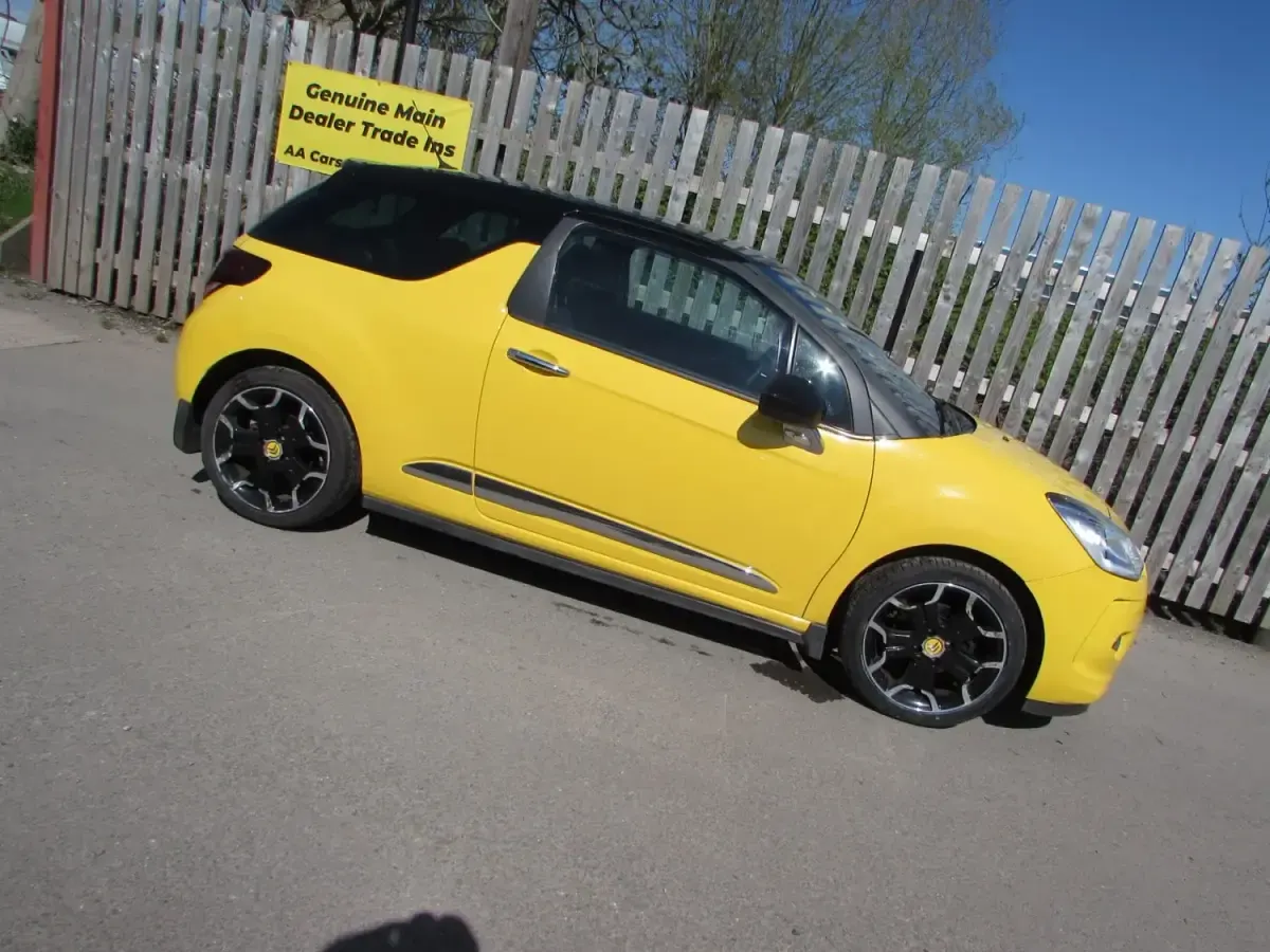 Usado Citroën DS3 110 CV (80 kW) 2013 Amarillo Utilitario