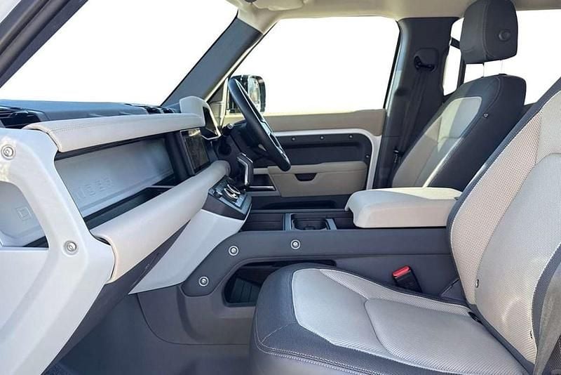 Used Land Rover Defender SE Dynamic 245 HP (180 kW) 2023 White SUV