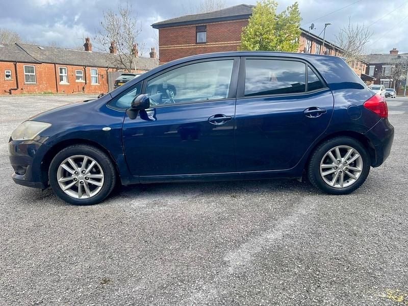 Used Toyota Auris 100 HP (73 kW) 2009 Blue Hatchback