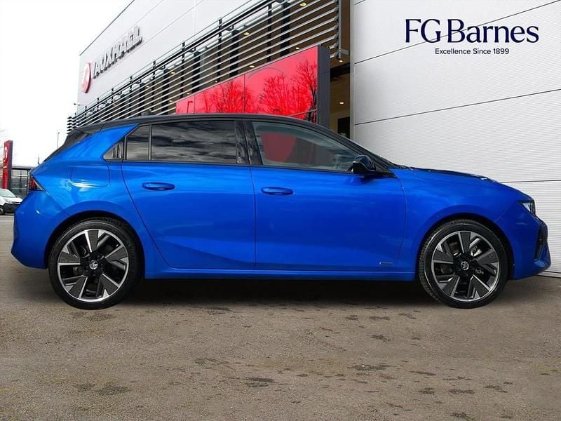 Blue Used 2024 Vauxhall Astra Ultimate Hatchback | £20,995 (Fair price) - Image 1/3