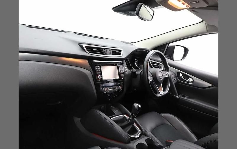 Used Nissan Qashqai Tekna 113 HP (83 kW) 2018 Black SUV