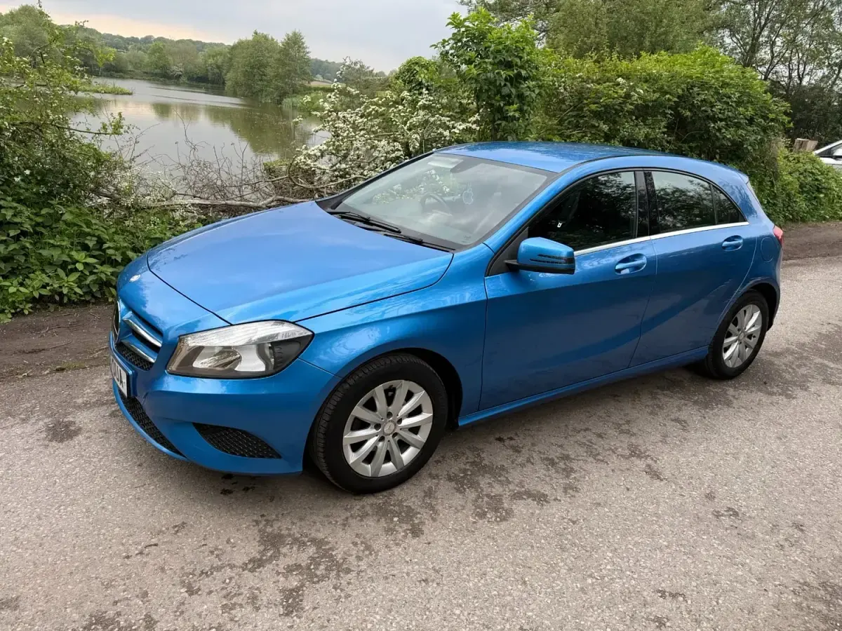 Begagnad Mercedes A180 SE 109 HK (80 kW) 2015 Blå Halvkombi