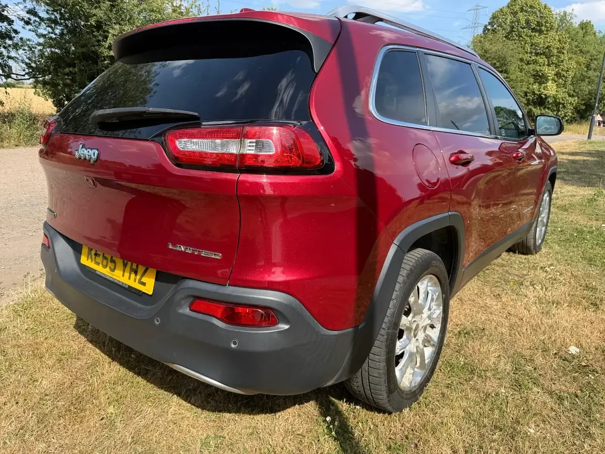 Used Jeep Cherokee Limited 140 HP (102 kW) 2015 Red SUV