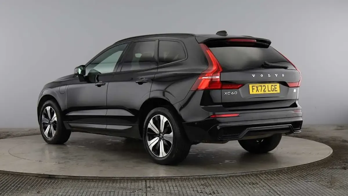 Second-hand Volvo XC60 Plus 249 CP (183 kW) 2023 Negru SUV