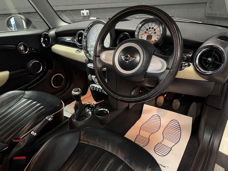 Used Mini ONE Hatch 95 HP (69 kW) 2007 White Hatchback