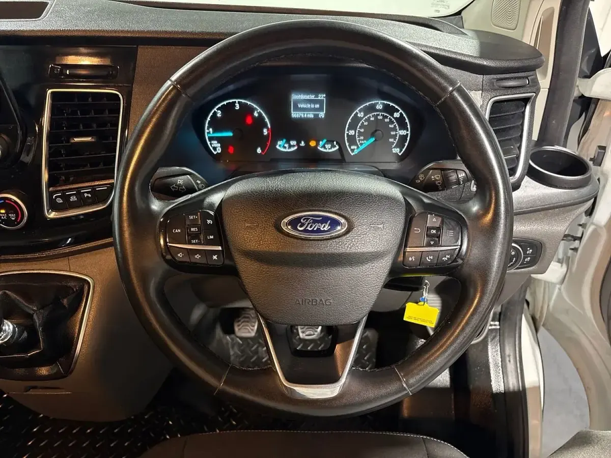 Used Ford Transit Custom Limited 130 HP (95 kW) 2022 White Van