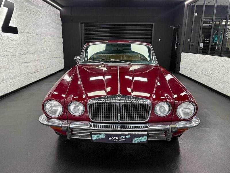 Used Daimler Double Six Serie 1 1974 Red Sedan