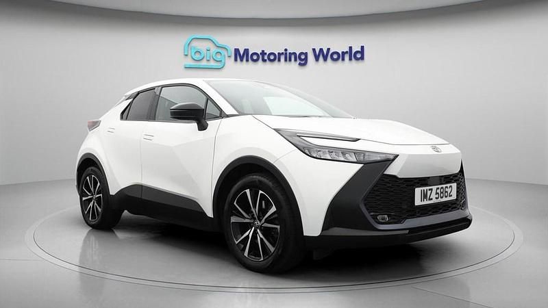 Used Toyota C-HR Design 223 HP (164 kW) 2025 White SUV