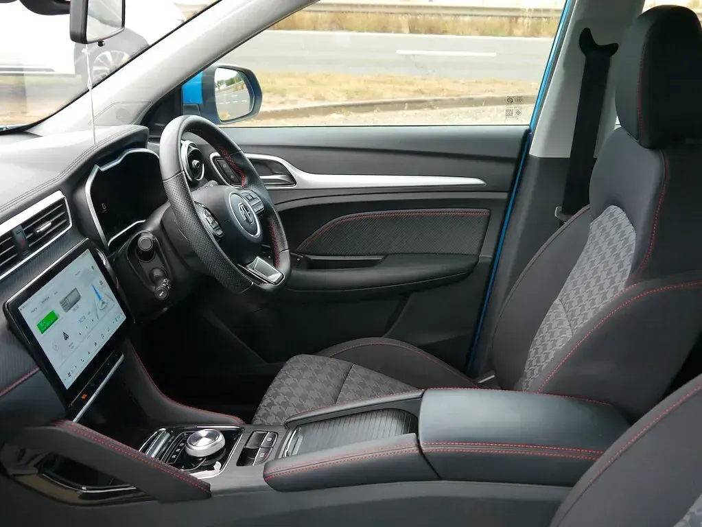 Used MG ZS SE 114 kW (156 HP) 2023 Blue SUV