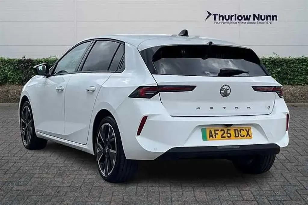 Used Vauxhall Astra 114 kW (156 HP) 2025 White Hatchback
